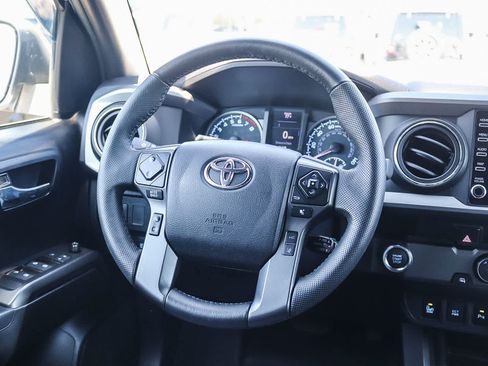 Used 2022 Toyota Tacoma TRD Sport w/ Technology Package RWD image 16