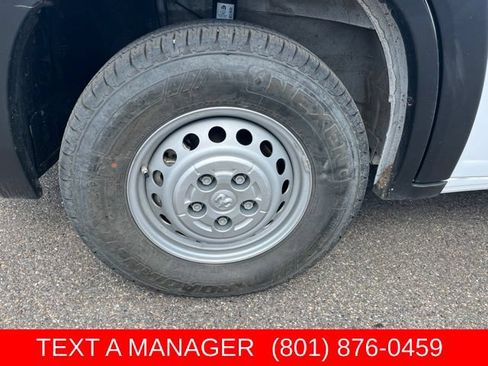 Used 2025 RAM ProMaster 2500 w/ Convenience Group FWD image 9