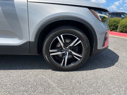 Used 2023 Volvo XC40 B5 Plus AWD/4WD image 32