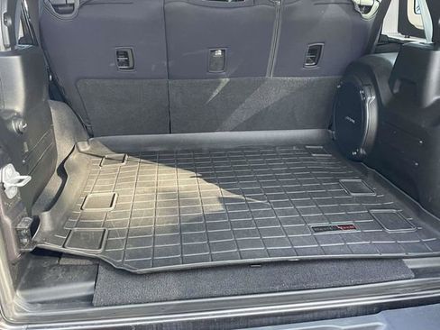 Used 2018 Jeep Wrangler Unlimited Sahara image 21