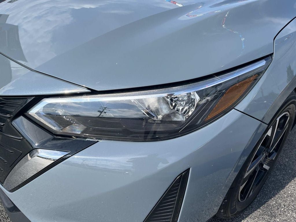 Used 2025 Nissan Sentra SV FWD image 9