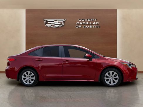 Used 2025 Toyota Corolla LE FWD image 5