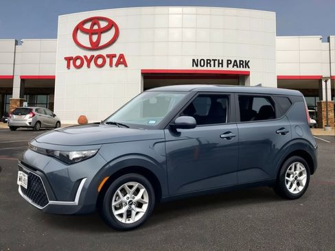 Used 2025 Kia Soul LX w/ LX Technology Package FWD image 1