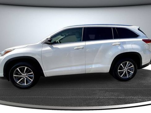 Used 2018 Toyota Highlander XLE FWD image 8