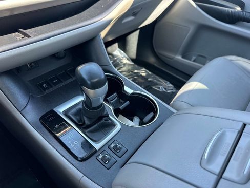 Used 2016 Toyota Highlander XLE image 26