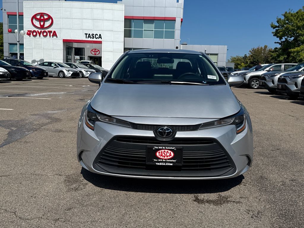 Used 2024 Toyota Corolla LE FWD image 2