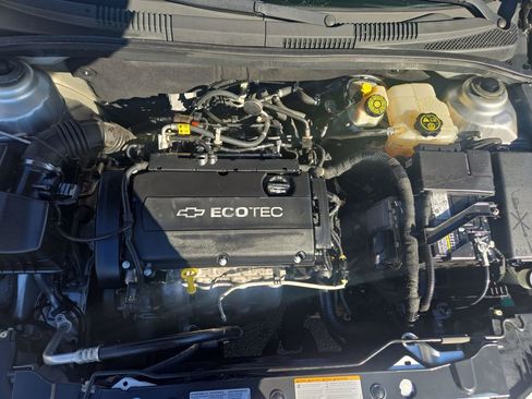 Used 2013 Chevrolet Cruze LS image 16