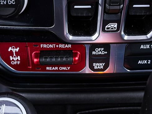 Used 2023 Jeep Gladiator Rubicon w/ LED Lighting Group AWD/4WD image 26