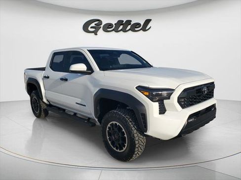 Certified 2025 Toyota Tacoma TRD Off-Road AWD/4WD image 3