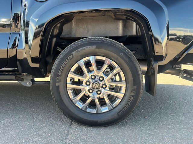 Used 2024 Toyota Tacoma Limited w/ Limited Package (LT) AWD/4WD image 13