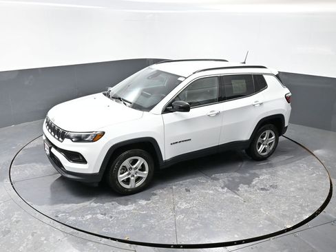 Used 2024 Jeep Compass Latitude image 43