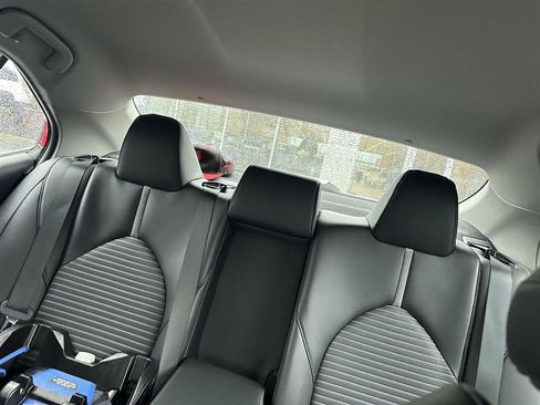 Certified 2021 Toyota Camry SE image 11