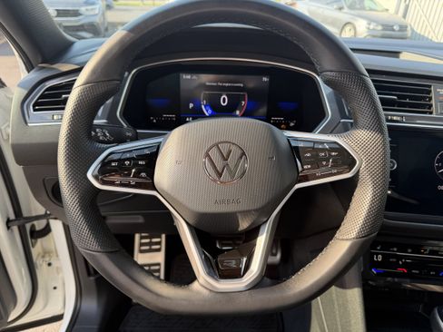 Used 2022 Volkswagen Tiguan SE R-Line AWD/4WD image 15