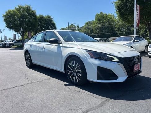 Used 2025 Nissan Altima 2.5 SV FWD image 4