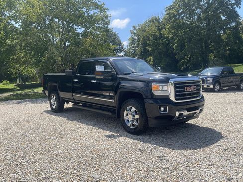 Used 2017 GMC Sierra 2500 SLT w/ All-Terrain HD Package AWD/4WD image 10