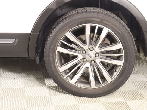 Used 2017 Ford Explorer Platinum image 22