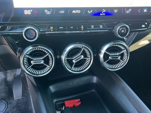 Used 2024 Chevrolet Blazer EV LT image 19