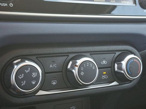 Used 2023 Nissan Versa SV image 15