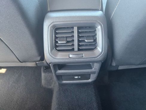 Used 2024 Volkswagen Taos SE FWD image 10