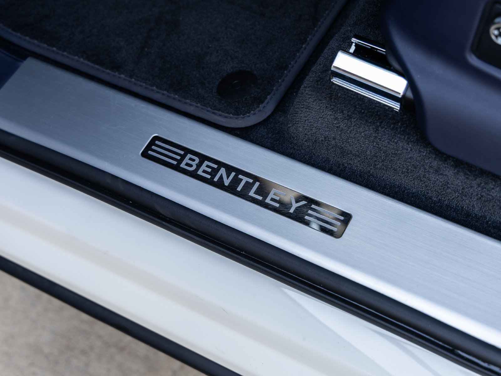 Used 2021 Bentley Bentayga AWD/4WD image 22