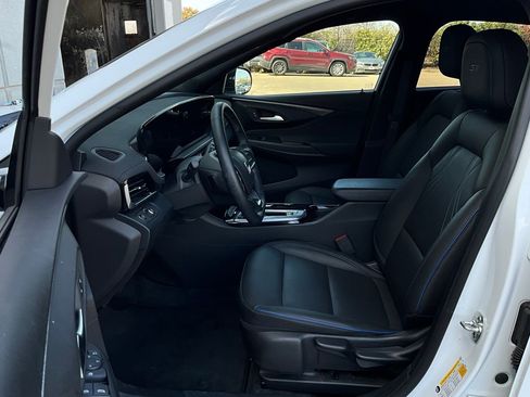 Used 2025 Buick Envista Sport Touring image 10