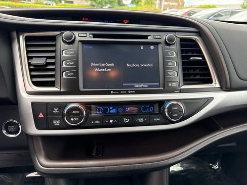 Used 2019 Toyota Highlander XLE AWD/4WD image 20