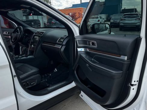 Used 2016 Ford Explorer Limited w/ Equipment Group 301A AWD/4WD image 15