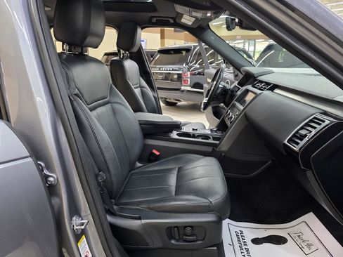 Used 2020 Land Rover Discovery Landmark AWD/4WD image 24