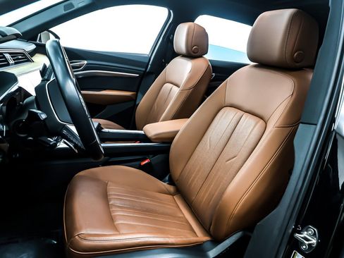 Used 2024 Audi Q8 e-tron Premium Plus image 18