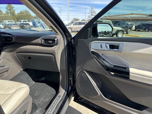 Used 2021 Ford Explorer Platinum w/ Equipment Group 601A image 8