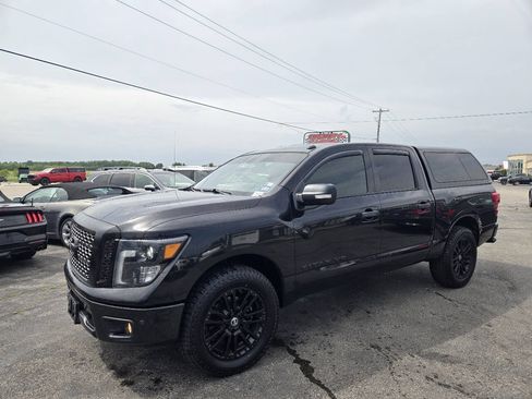Used 2019 Nissan Titan SV w/ SV Convenience Package AWD/4WD image 5