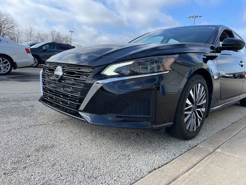 Used 2023 Nissan Altima 2.5 SV w/ SV Premium Package image 15