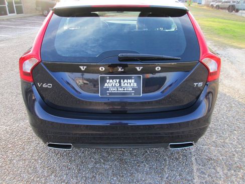 Used 2017 Volvo V60 T5 Premier w/ Convenience Package image 22