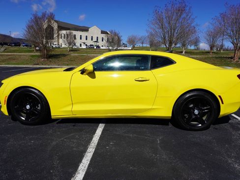 Used 2016 Chevrolet Camaro LT image 5
