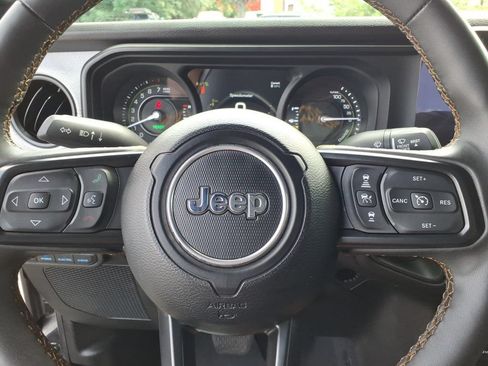 Used 2024 Jeep Wrangler Unlimited w/ Convenience Group AWD/4WD image 5