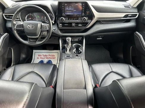 Used 2022 Toyota Highlander XLE AWD/4WD image 15