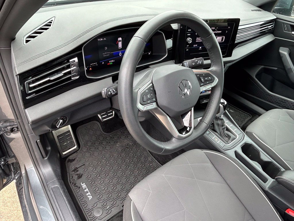 Used 2026 Volkswagen Jetta SE FWD image 17