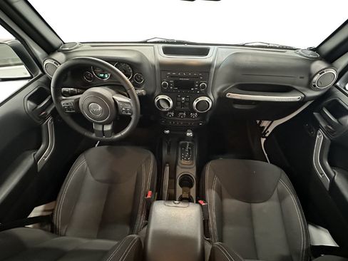 Used 2017 Jeep Wrangler Unlimited Sahara w/ Connectivity Group AWD/4WD image 20