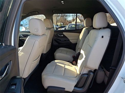Used 2023 Chevrolet Traverse LT image 10