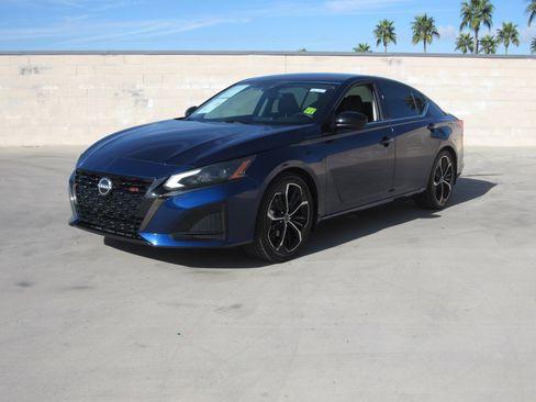 Used 2023 Nissan Altima 2.5 SR image 1