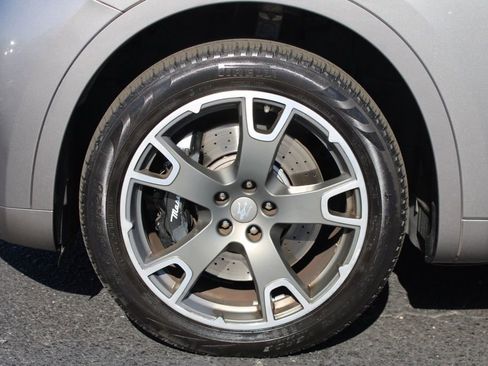 Used 2017 Maserati Levante S AWD/4WD image 16