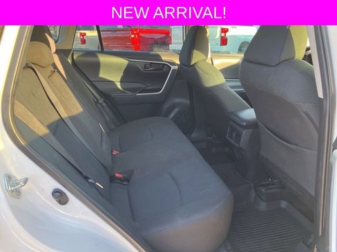 Used 2022 Toyota RAV4 LE image 13