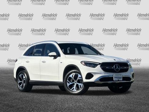Used 2025 Mercedes-Benz GLC 350e 4MATIC image 2