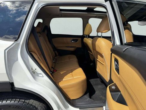 Used 2021 Nissan Rogue Platinum image 39