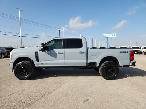 Used 2024 Ford F250 Lariat w/ Black Appearance Package AWD/4WD image 4