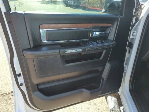 Used 2017 RAM 3500 Laramie w/ Convenience Group image 18