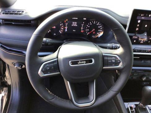 New 2026 Jeep Compass Latitude image 24