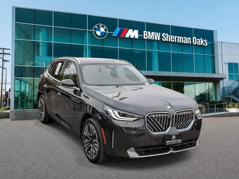 Used 2025 BMW X3 xDrive30i w/ Premium Package AWD/4WD image 3