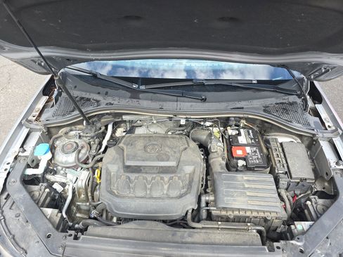 Used 2022 Volkswagen Tiguan SE R-Line image 22