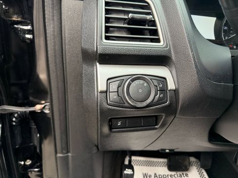 Used 2017 Ford Explorer XLT w/ Equipment Group 202A image 22